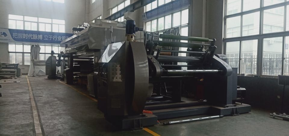 Μεγάλο μέγεθος χαρτιού 1350mm πλάτος χωρίς πλαστική επικάλυψη μηχανή λαμινισμού για χαρτί χαρτονιού