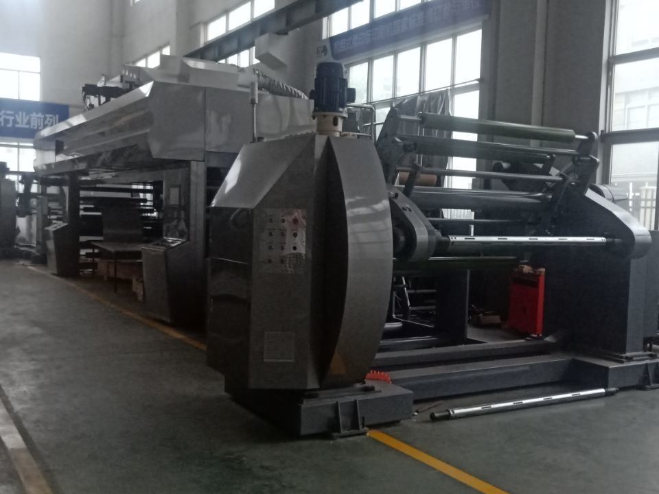 Μεγάλο μέγεθος χαρτιού 1350mm πλάτος χωρίς πλαστική επικάλυψη μηχανή λαμινισμού για χαρτί χαρτονιού