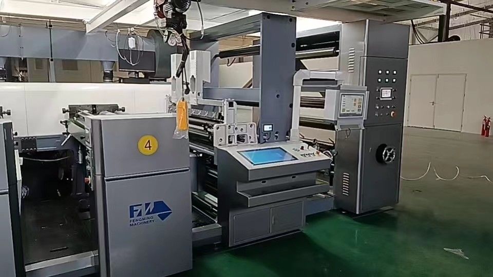 Μέγιστη μηχανική ταχύτητα 150m/min Μονάδα εκτύπωσης Flexo για μεγάλο ελαστικό με διάμετρο 1524mm
