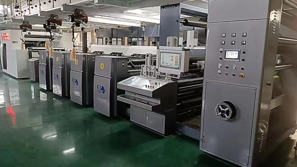Μέγιστη μηχανική ταχύτητα 150m/min Μονάδα εκτύπωσης Flexo για μεγάλο ελαστικό με διάμετρο 1524mm