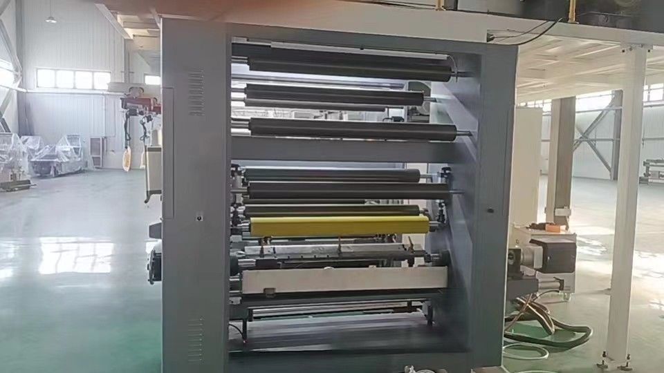 Μέγιστη μηχανική ταχύτητα 150m/min Μονάδα εκτύπωσης Flexo για μεγάλο ελαστικό με διάμετρο 1524mm