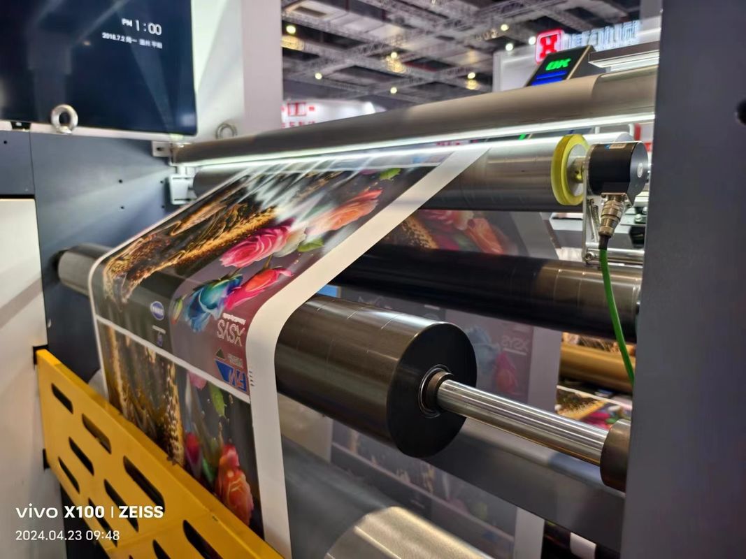 Μηχανή εκτύπωσης Flexo τύπου μανίκι με αυτόματο σύστημα φόρτωσης και εκφόρτωσης