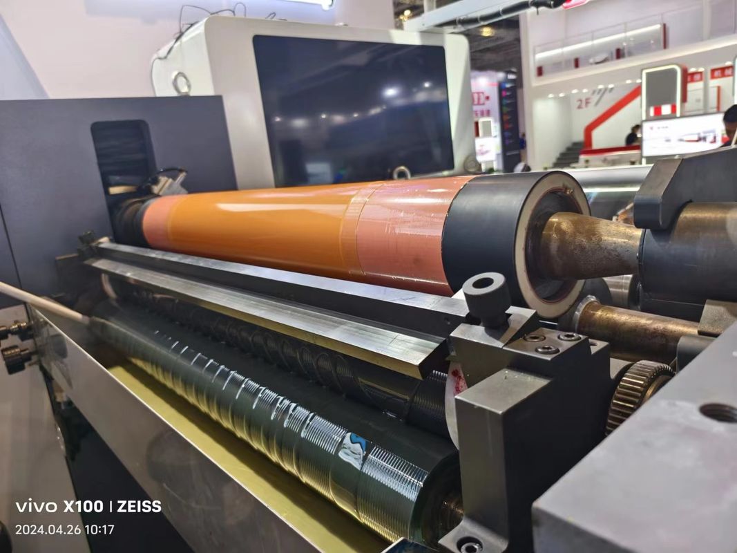 Μηχανή εκτύπωσης Flexo τύπου μανίκι με αυτόματο σύστημα φόρτωσης και εκφόρτωσης